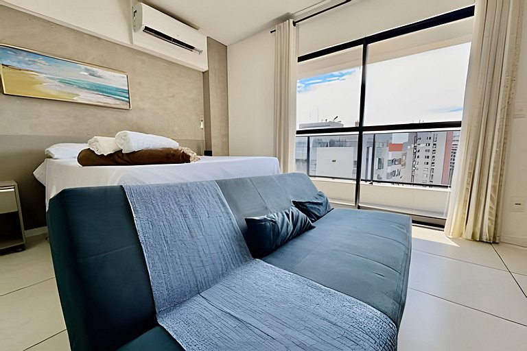 Loft com varanda 100 mt praia