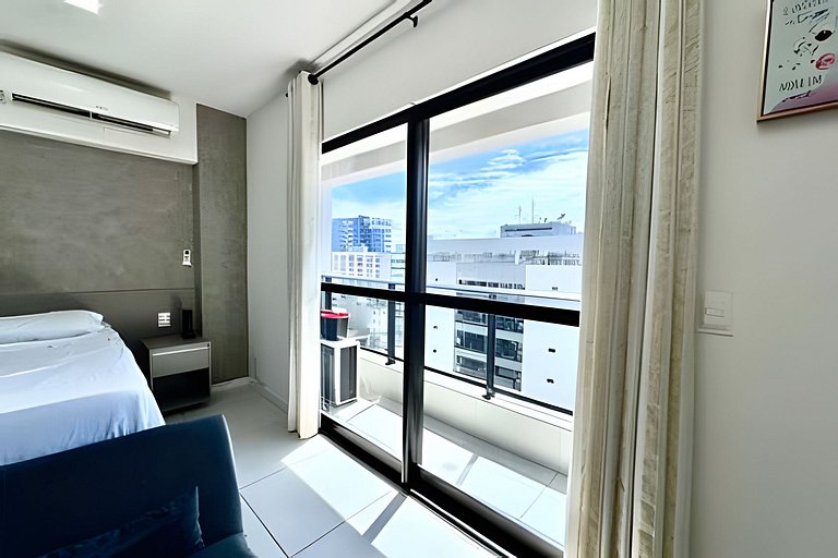 Loft com varanda 100 mt praia