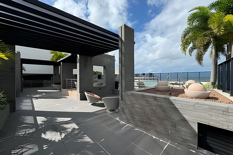 Loft com varanda 100 mt praia