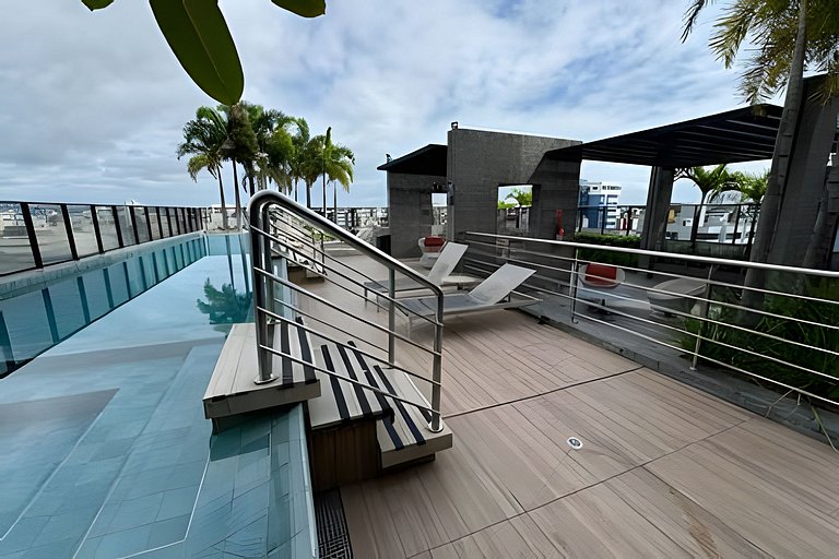 Loft com varanda 100 mt praia