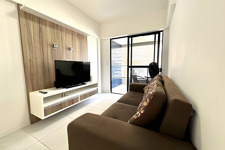 Flat 100 mt praia, varanda, piscina 6x sem juros