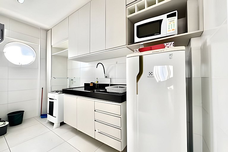 Flat 100 mt praia, varanda, piscina 6x sem juros