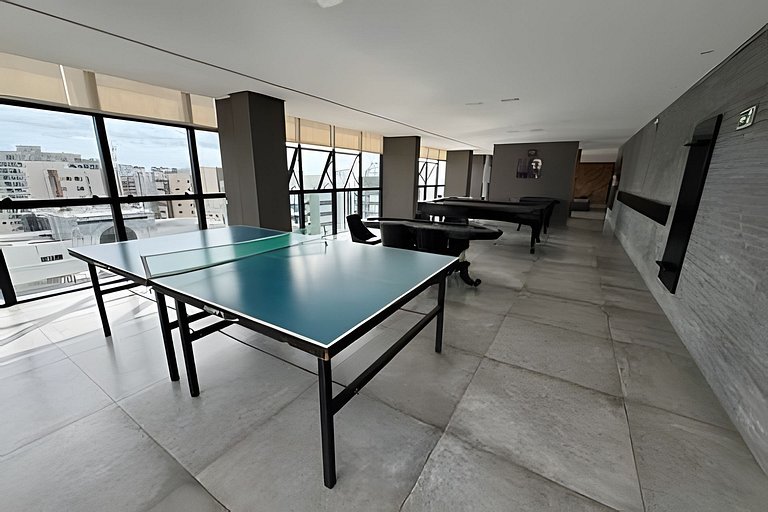 Flat 100 mt praia, varanda, piscina 6x sem juros