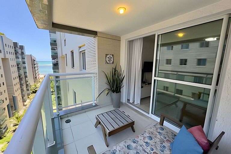 JTR beira-mar com varanda, ar, cozinha completa, quarto para