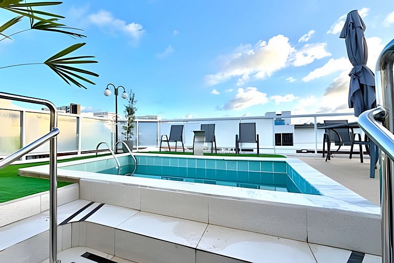 Cobertura exclusiva com piscina privativa e A/C